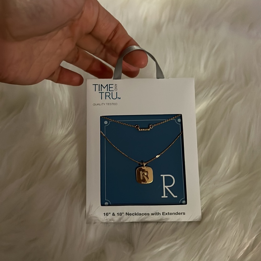 NWT Women's Initial Letter "R" Necklace set 2-Piece
